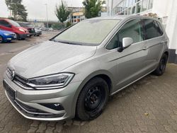 Grau Gebraucht 2019 VW Golf Sportsvan Highline Van / Kleinbus | 19.400 € (Guter Preis)