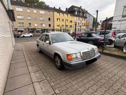 Grau Gebraucht 1991 Mercedes E200 Limousine | 2.000 €