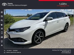 Weiß Gebraucht 2018 Toyota Auris Hybrid Team Kombi | 18.790 € (Fairer Preis)