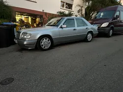 Silber Gebraucht 1994 Mercedes E220 AMG Limousine | 7.950 €