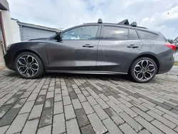 Grau Gebraucht 2019 Ford Focus ST-Line Kombi | 14.499 € (Guter Preis)