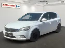 Weiß Gebraucht 2010 Kia Ceed Limousine | 1.799 € (Superpreis)