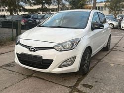 Weiß Gebraucht 2014 Hyundai i20 Classic Limousine | 2.990 € (Guter Preis)