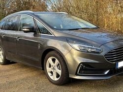 Grau Gebraucht 2020 Ford S-MAX Titanium Van / Kleinbus | 25.300 € (Fairer Preis)