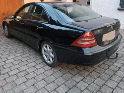 Schwarz Gebraucht 2002 Mercedes C220 Limousine | 1.850 €