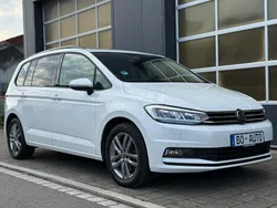 Weiß Gebraucht 2023 VW Touran Van / Kleinbus | 29.900 € (Fairer Preis)