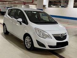 Weiß Gebraucht 2013 Opel Meriva Active Van / Kleinbus | 4.480 € (Fairer Preis)