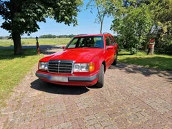 Rot Gebraucht 1992 Mercedes E230 Kombi | 2.850 €