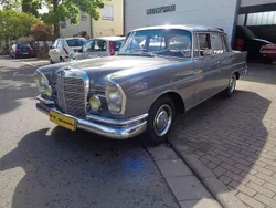Grau Gebraucht 1967 Mercedes 230 Limousine | 34.111 €