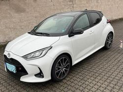 Weiß Gebraucht 2024 Toyota Yaris Sport Limousine | 25.499 € (Fairer Preis)