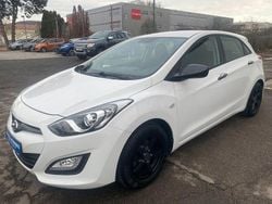 Weiß Gebraucht 2012 Hyundai i30 Trend Limousine | 4.990 € (Guter Preis)