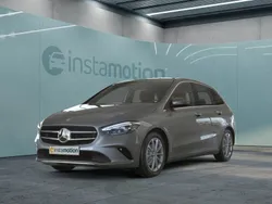 Grau Gebraucht 2022 Mercedes B180 Progressive Van / Kleinbus | 28.931 € (Fairer Preis)