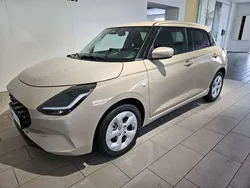 Beige (caravan ivory pearl metallic) Neu 2025 Suzuki Swift Comfort Limousine | 22.990 €