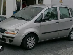 Grau Gebraucht 2004 Fiat Idea Van / Kleinbus | 500 €