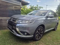 Grau Gebraucht 2016 Mitsubishi Outlander P-HEV SUV | 7.500 €