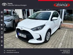 Schneeweiß Gebraucht 2023 Toyota Yaris Basis Limousine | 15.990 € (Fairer Preis)