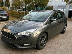 Grau Gebraucht 2015 Ford Focus Kombi | 5.800 € (Fairer Preis)