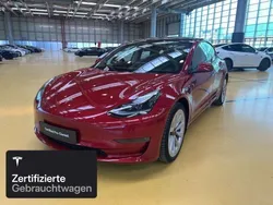 Red multicoat Gebraucht 2021 Tesla Model 3 Long Range Limousine | 28.200 € (Fairer Preis)