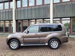 Greyish brown Gebraucht 2009 Mitsubishi Pajero Edition SUV | 22.900 € (Teuer)