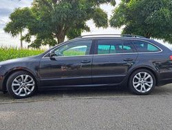 Schwarz Gebraucht 2014 Skoda Superb Ambition Kombi | 9.800 € (Fairer Preis)