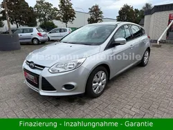 Silber Gebraucht 2012 Ford Focus Trend Limousine | 6.999 € (Etwas zu teuer)