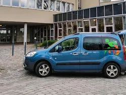 Blau Gebraucht 2009 Peugeot Partner Tepee Van / Kleinbus | 6.200 €