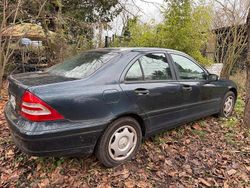 Schwarz Gebraucht 2002 Mercedes 180 Limousine | 900 €