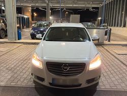 Weiß Gebraucht 2012 Opel Insignia Kombi | 4.100 € (Fairer Preis)