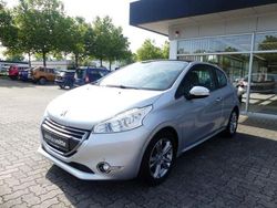 Grau Gebraucht 2014 Peugeot 208 Allure Kleinwagen | 6.600 € (Fairer Preis)