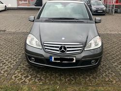 Grau Gebraucht 2011 Mercedes A180 Avantgarde Van / Kleinbus | 5.400 € (Fairer Preis)
