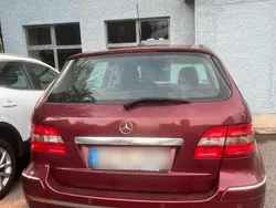 Rot Gebraucht 2006 Mercedes B200 Van / Kleinbus | 4.150 €