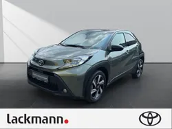 Grün Gebraucht 2023 Toyota Aygo Pulse Kleinwagen | 15.890 € (Fairer Preis)