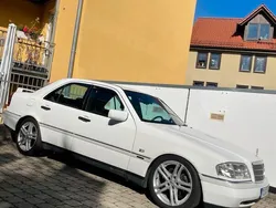 Weiß Gebraucht 1996 Mercedes 220 Elegance Limousine | 2.299 €