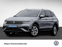 Silber Gebraucht 2024 VW Tiguan Allspace Life SUV | 32.941 € (Superpreis)