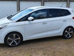 Weiß Gebraucht 2014 Kia Carens Spirit Van / Kleinbus | 11.400 € (Etwas zu teuer)