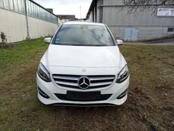 Weiß Gebraucht 2015 Mercedes B180 Urban Van / Kleinbus | 11.200 € (Fairer Preis)