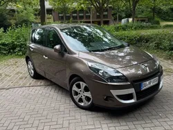 Braun Gebraucht 2010 Renault Scénic III Dynamique Van / Kleinbus | 2.750 € (Teuer)