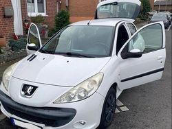 Weiß Gebraucht 2011 Peugeot 206+ Urban Move Kleinwagen | 3.790 € (Fairer Preis)