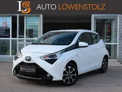 Weiß Gebraucht 2021 Toyota Aygo X-play Kleinwagen | 9.490 € (Fairer Preis)