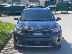 Grau Gebraucht 2018 Kia Stonic Edition 7 SUV | 9.499 € (Fairer Preis)