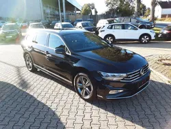 Deep black (metallic) Gebraucht 2020 VW Passat Kombi | 23.990 € (Fairer Preis)