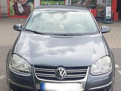 Grau Gebraucht 2007 VW Jetta Limousine | 2.500 € (Fairer Preis)