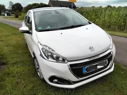 Weiß Gebraucht 2016 Peugeot 208 Active Kleinwagen | 9.150 € (Fairer Preis)