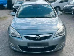 Silber Gebraucht 2012 Opel Astra Kombi | 2.600 € (Superpreis)