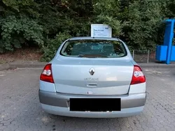 Grau Gebraucht 2003 Renault Mégane II Limousine | 1.800 €