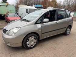 Gold Gebraucht 2003 Toyota Corolla Verso Van / Kleinbus | 2.000 €