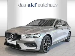 Pebble grey / metallic Gebraucht 2022 Volvo V60 Core Kombi | 31.950 € (Guter Preis)