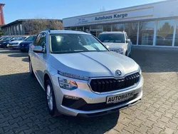 Brilliantsilbermetallic Neu 2024 Skoda Kamiq Drive SUV | 27.455 € (Fairer Preis)