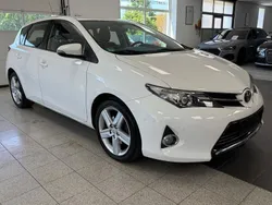 Weiß Gebraucht 2014 Toyota Auris Executive Limousine | 7.899 € (Guter Preis)