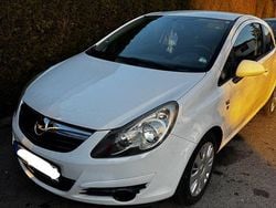 Weiß Gebraucht 2010 Opel Corsa Color Edition Kleinwagen | 3.400 € (Guter Preis)